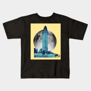 Nightfall aesthetic in the Flatiron building Kids T-Shirt